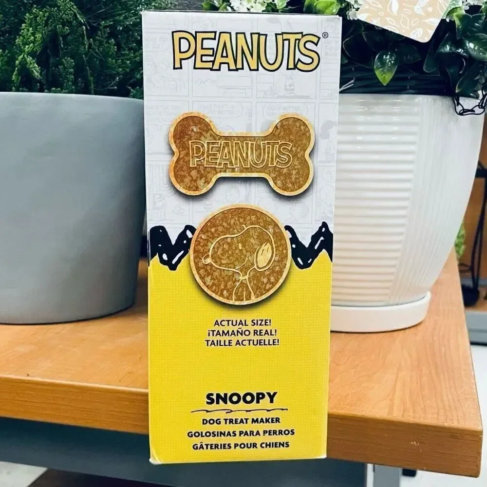 NWT in Package Gorgeous Uncanny Peanuts Snoopy Dog Red Treat Maker